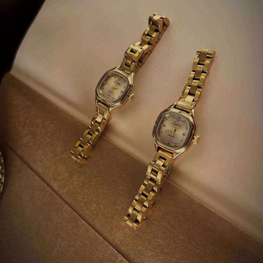 1pc French Retro Mini Dial Women's In Gold, Elegant & Exquisite, Water Resistant Quartz For Daily Wear, ladies H260228
