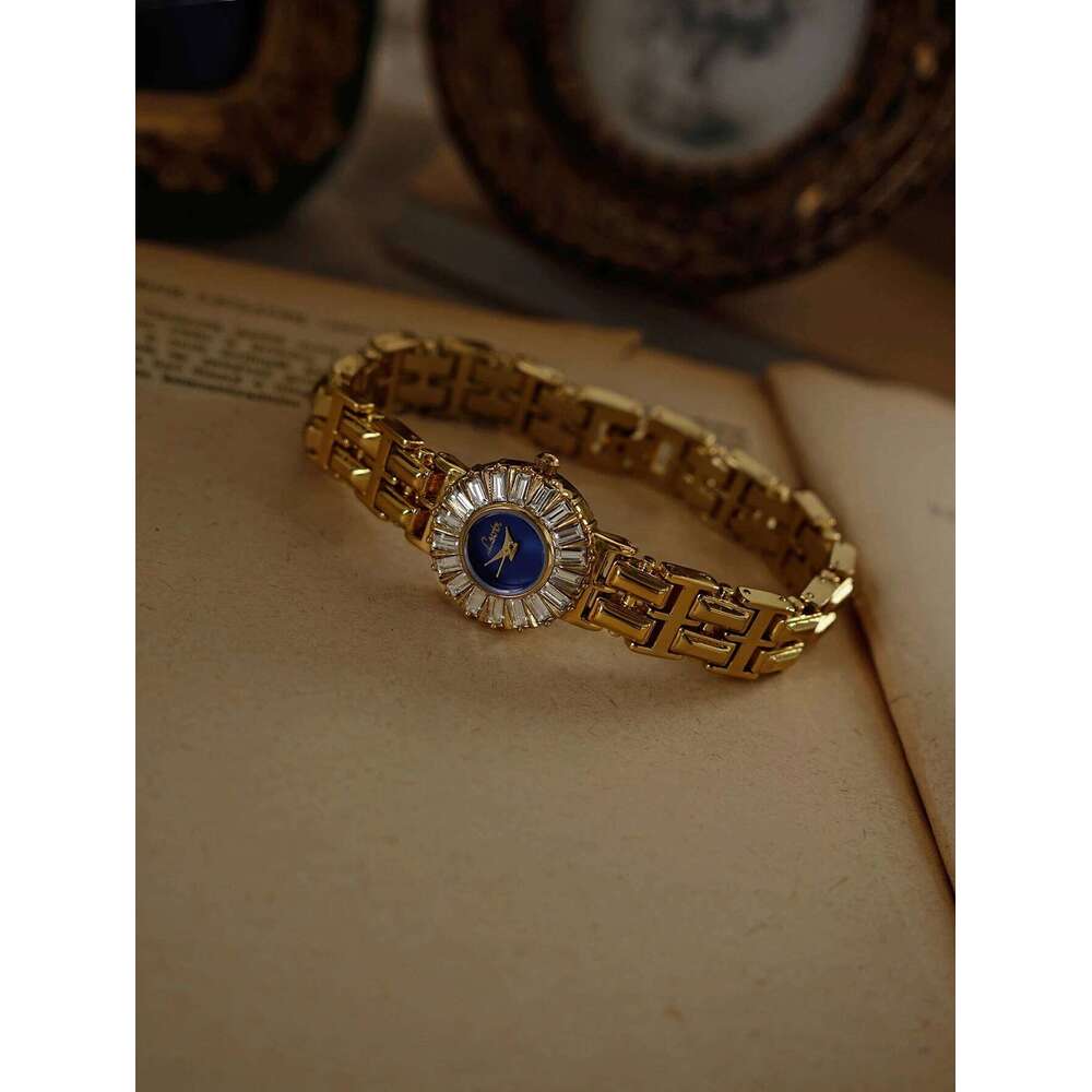 1 Piece of Golden French Retro Square Inlaid Rhinestones, Zirconia, Fashionable, Literary, Elegant Personalized Waterproof Quartz , Stainless Steel St