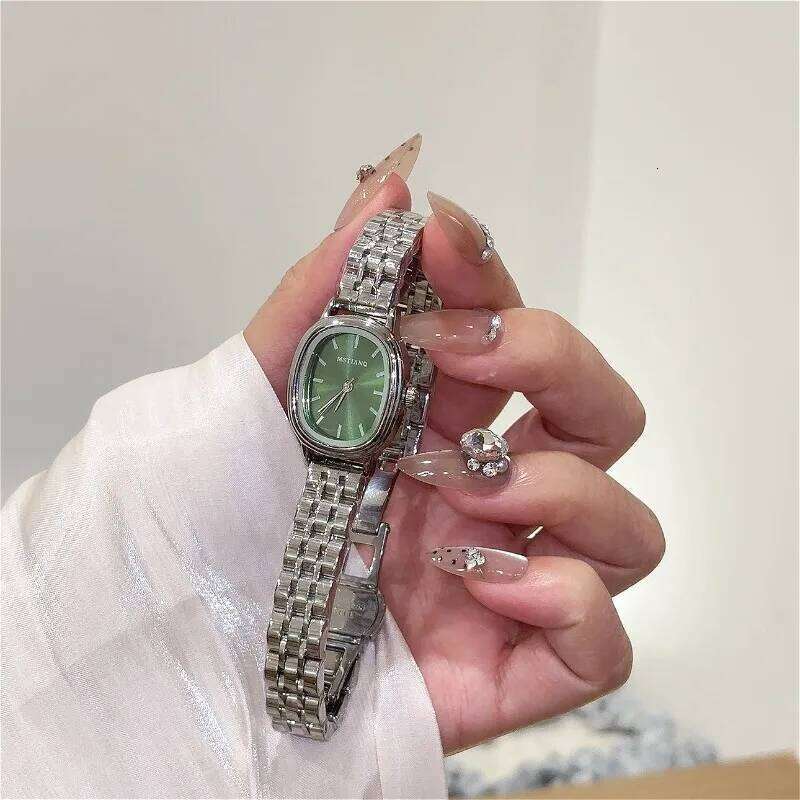 Dial Small Sugar Coated Steel Strip Student Fashion Korean Version Simple College Style Clock Relgio Feminino H260228