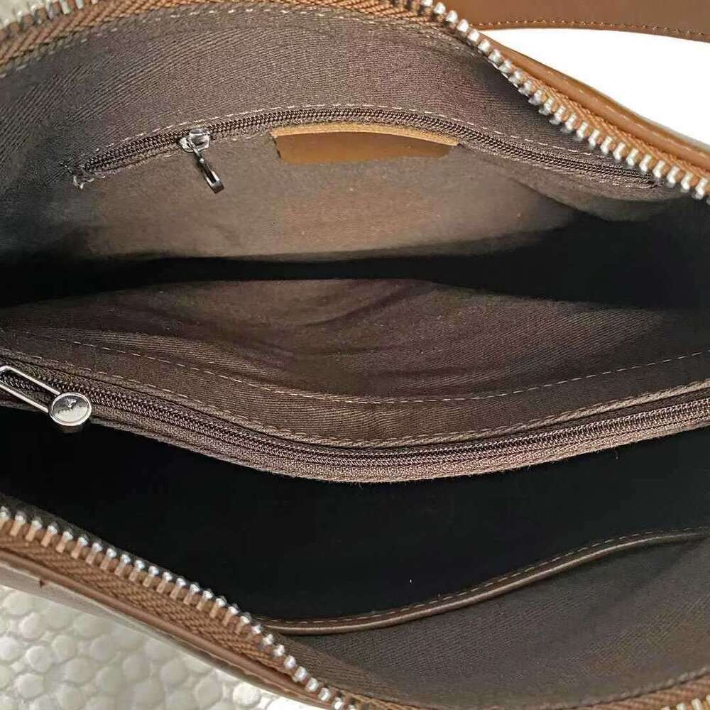 Luxury Shoulder Bags Totes Hobo New Top Layer Vegetable Tanned Hobo Vintage Commuter Dumpling Bag Large Capacity Fashionable Casual Genuine Leather Un