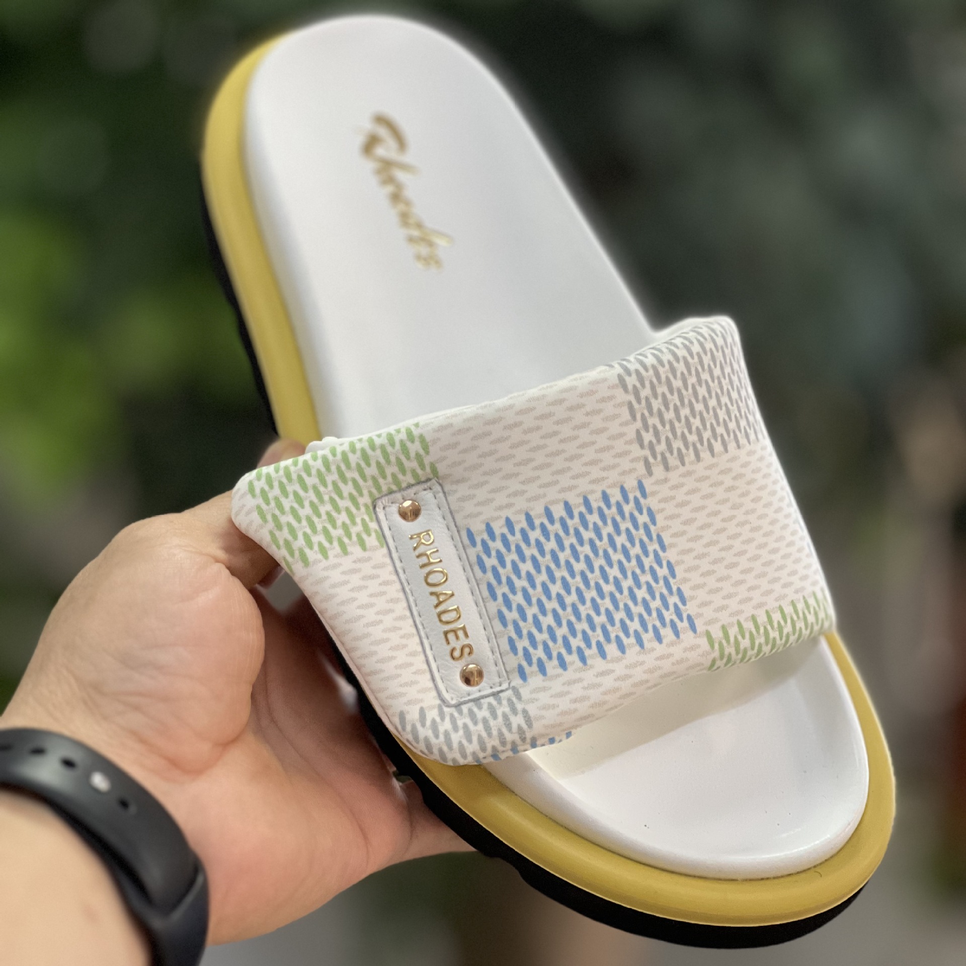 Free shipping 2026 Velcro genuine leather flat designer slippers classic print casual and fashionable beach shoes for women