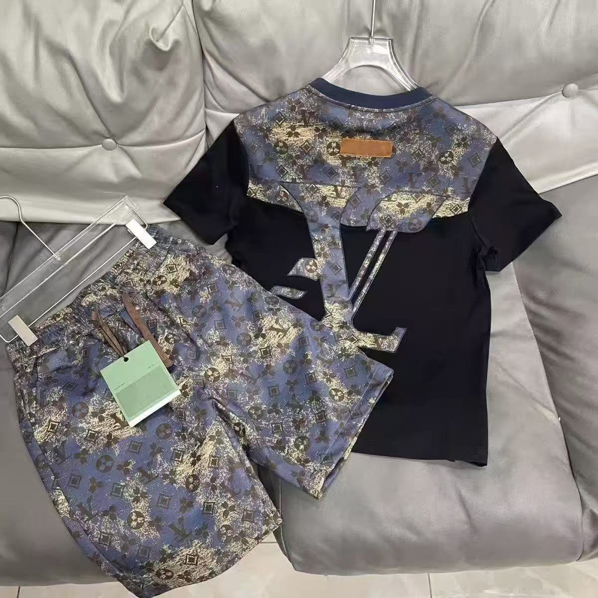 Mens Tracksuits Mens Beach luxury Designer Tracksuits Summer Suits T Shirt Seaside Holiday Shirts Shorts Sets Man Women Luxury
