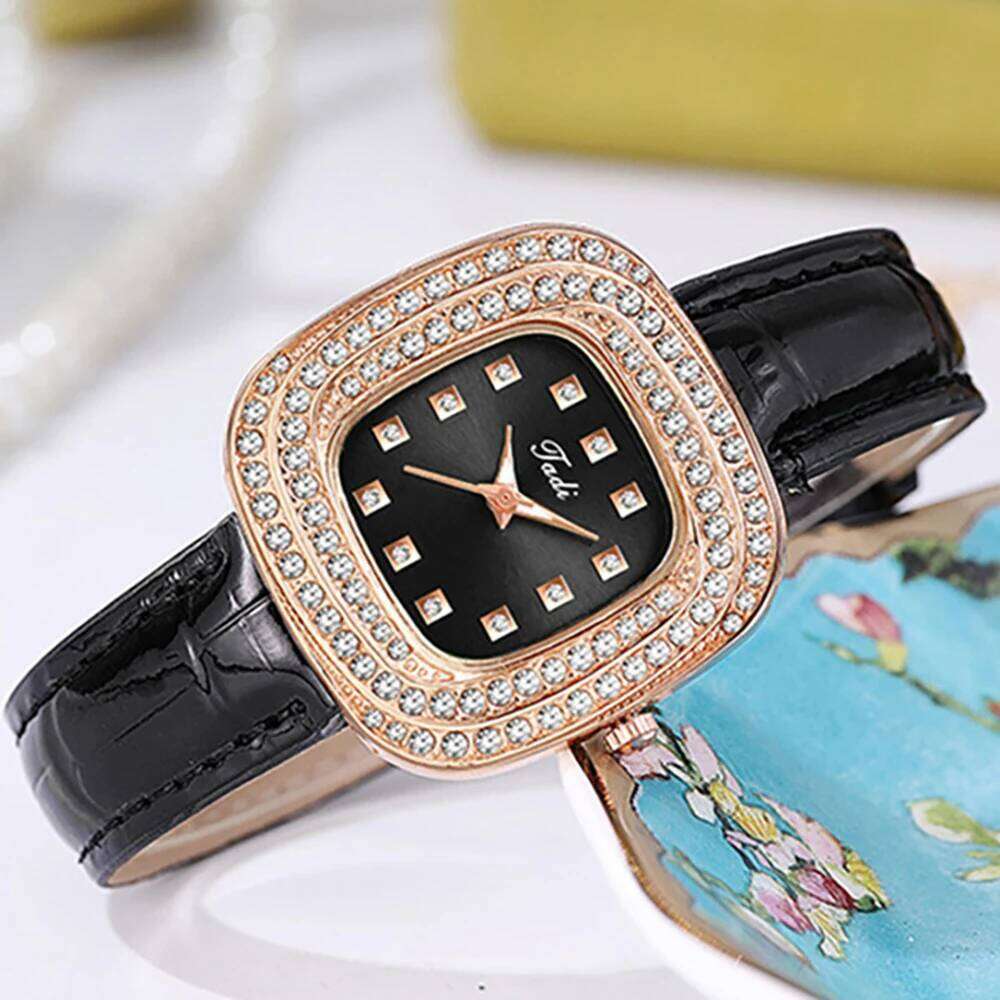Women's Luxury 2025 Starry Night Diamonds Quartz Fashion Green Leather Simple Clock Gift Wrist H260228
