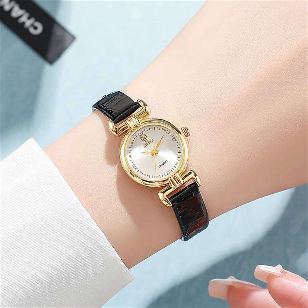 Ladies 2025 New Fashion Small Simple Diamonds Business Quartz Women's Green Women Dress Clock Luxury Gift Wrist H260228