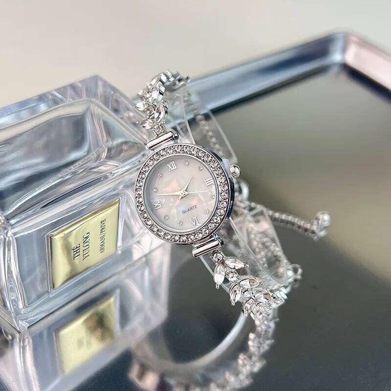 Rhinestone Women es Elegant Roma Dial Ladies Wrist Reloj Mujer Girls Clock Gift H260228