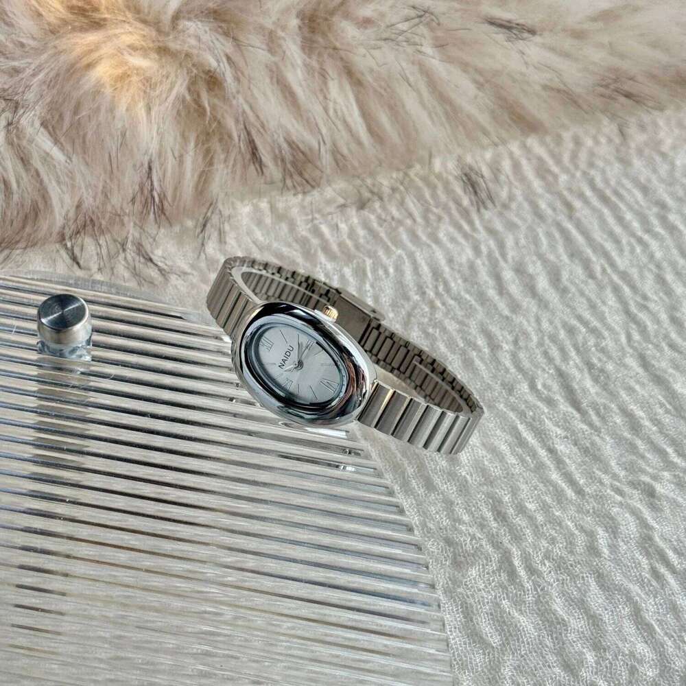 Hot Sale Silver Women Vintage Oval Dial Roman Numerals Steel Strap Quartz es Girl Student Wrist Dropshipping H260228