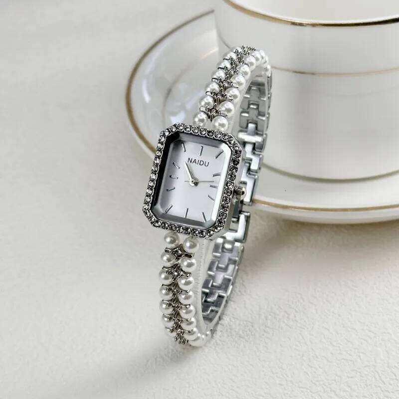 Women's Light Luxury Imitation Pearl Quartz H260228