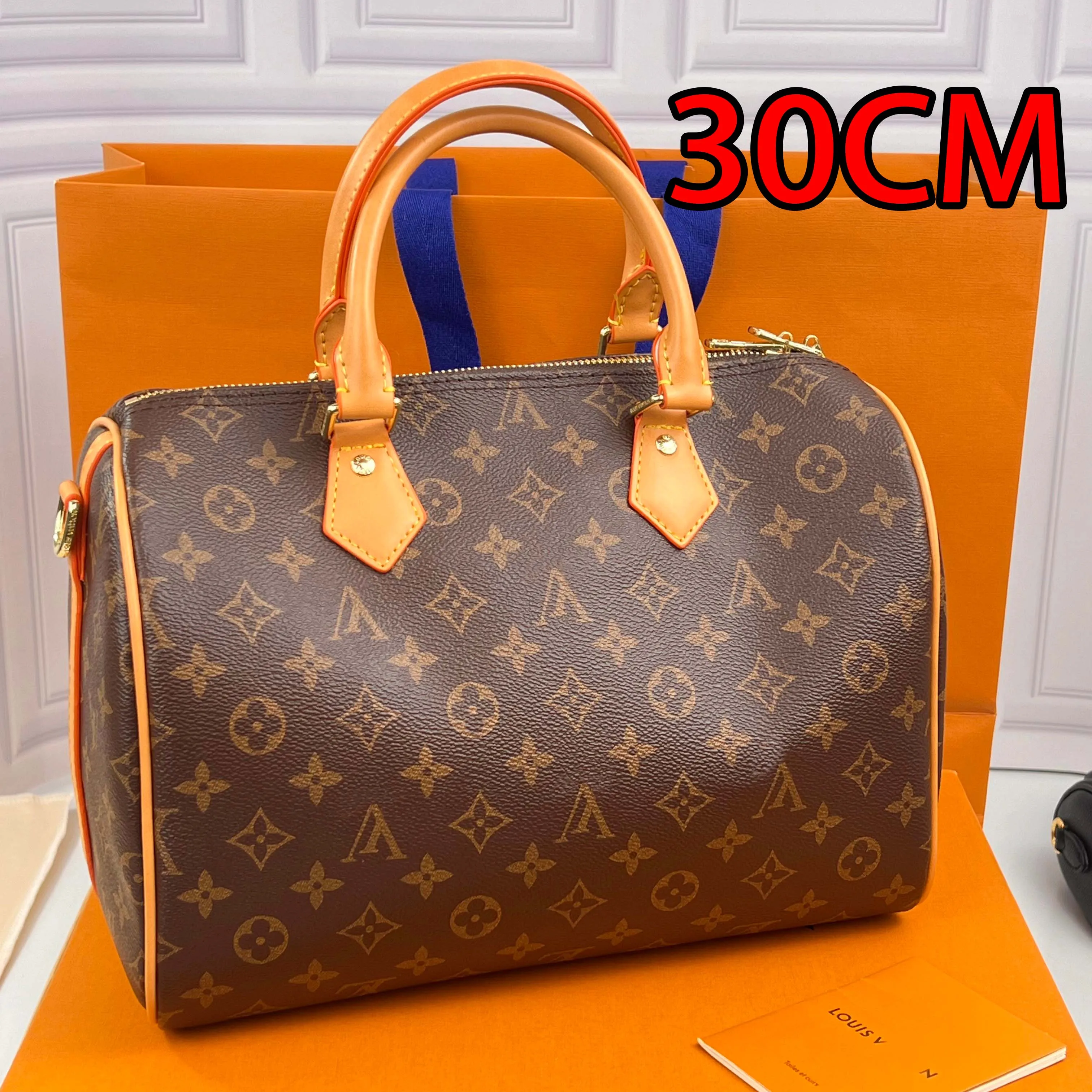 2025 New Women bag Messenger Travel bag Classic Style Fashion bags Shoulder Bags Lady Totes handbags 30 cm With Gold lock Purse Crossbody Bag M40390