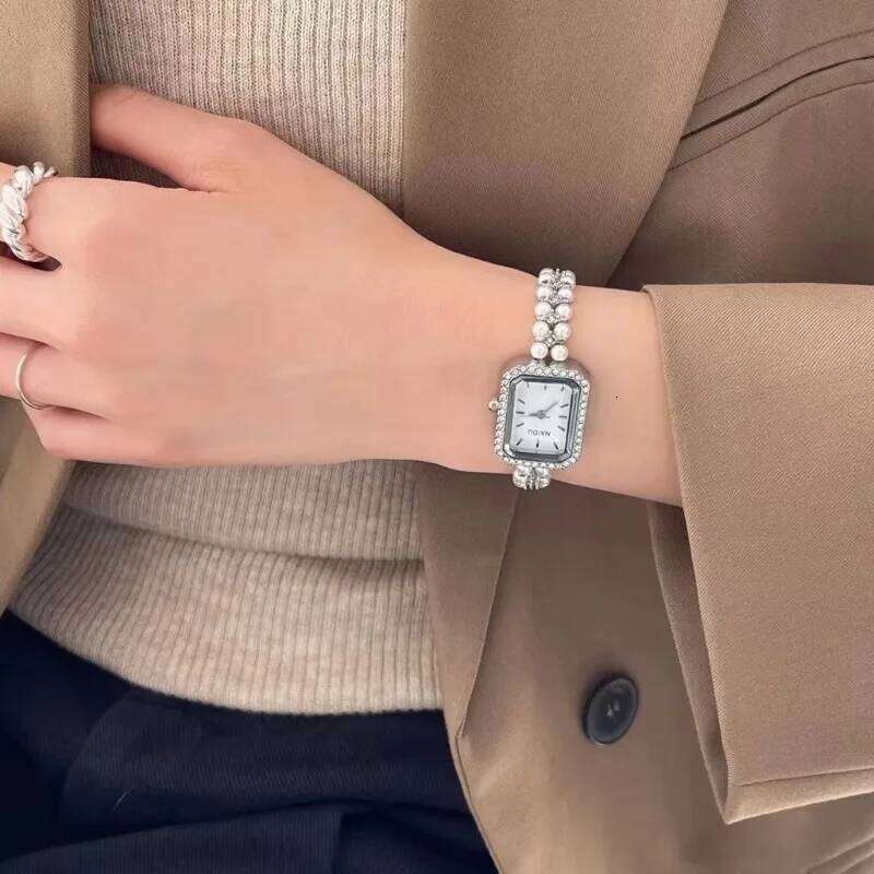 Women Fashion Small Square Dial Ladies Vintage Shell Pearls Chain Quartz Wrist Female Clock Wholesale H260228