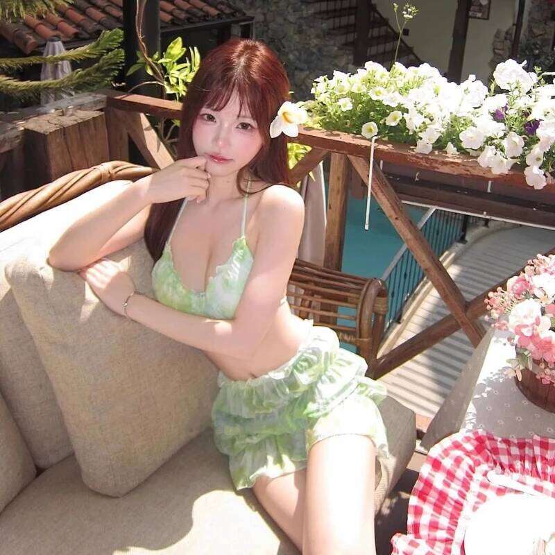 Women's Premium Bikini Set Vintage Ditsy Floral Brightening 3 Piece Cover Up Low Waisted Beach Pool Vacay Swimsuit Z260301