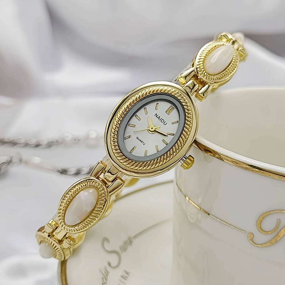 New Vintage Women's with Colored Gemstones Light Luxury Personalized Retro Jewelry Gold Noble Small Cute Gift H260228
