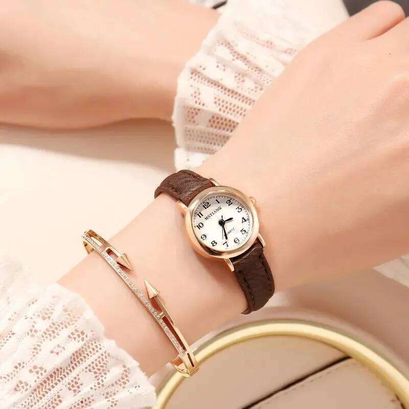 Simple and Cute Small Strap Dial Couple Women Exquisite Retro Leather Quartz Wirst Fashion Clock San Martin Store H260228