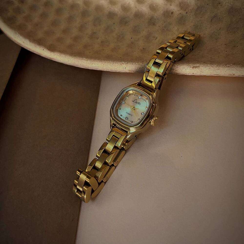 1pc French Retro Mini Dial Women's In Gold, Elegant & Exquisite, Water Resistant Quartz For Daily Wear, ladies H260228