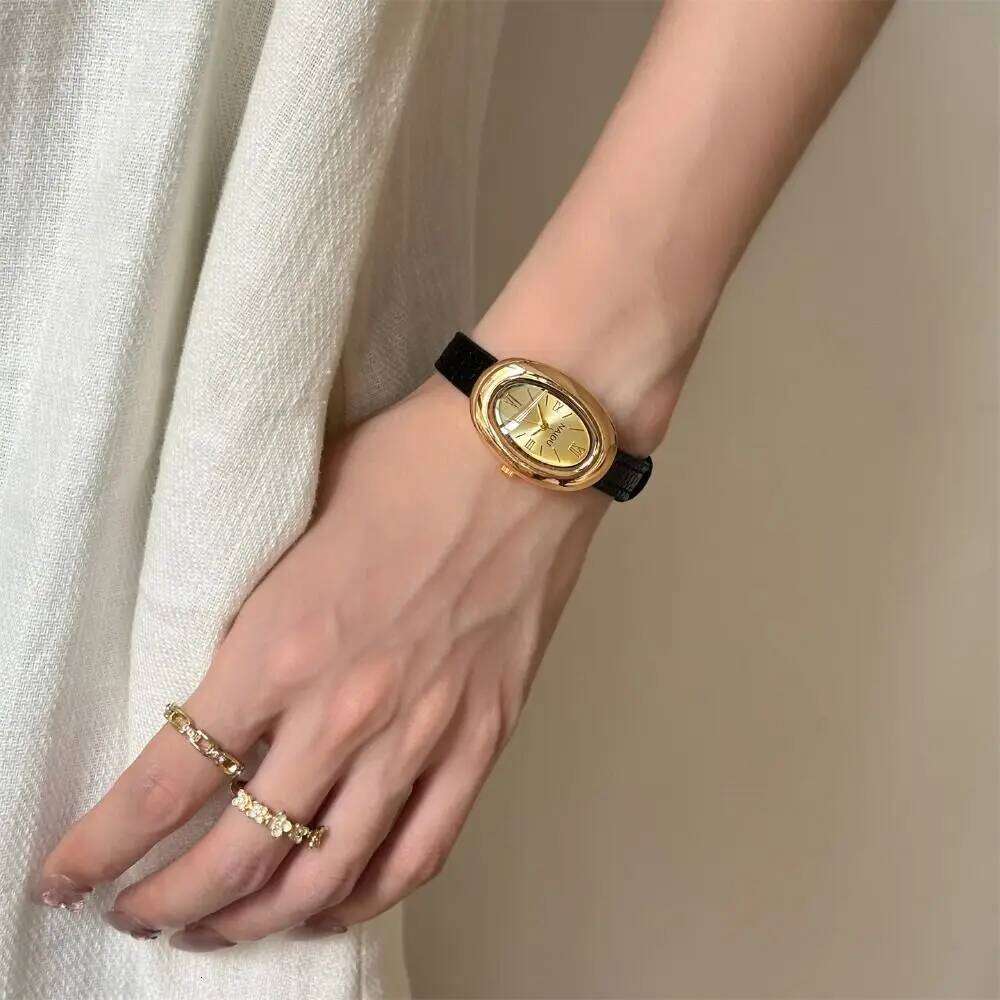 Goose Egg Shape Women Quartz Soft Leather Strap Casual Vintage Oval Ladies es Durable Female Wrist H260228