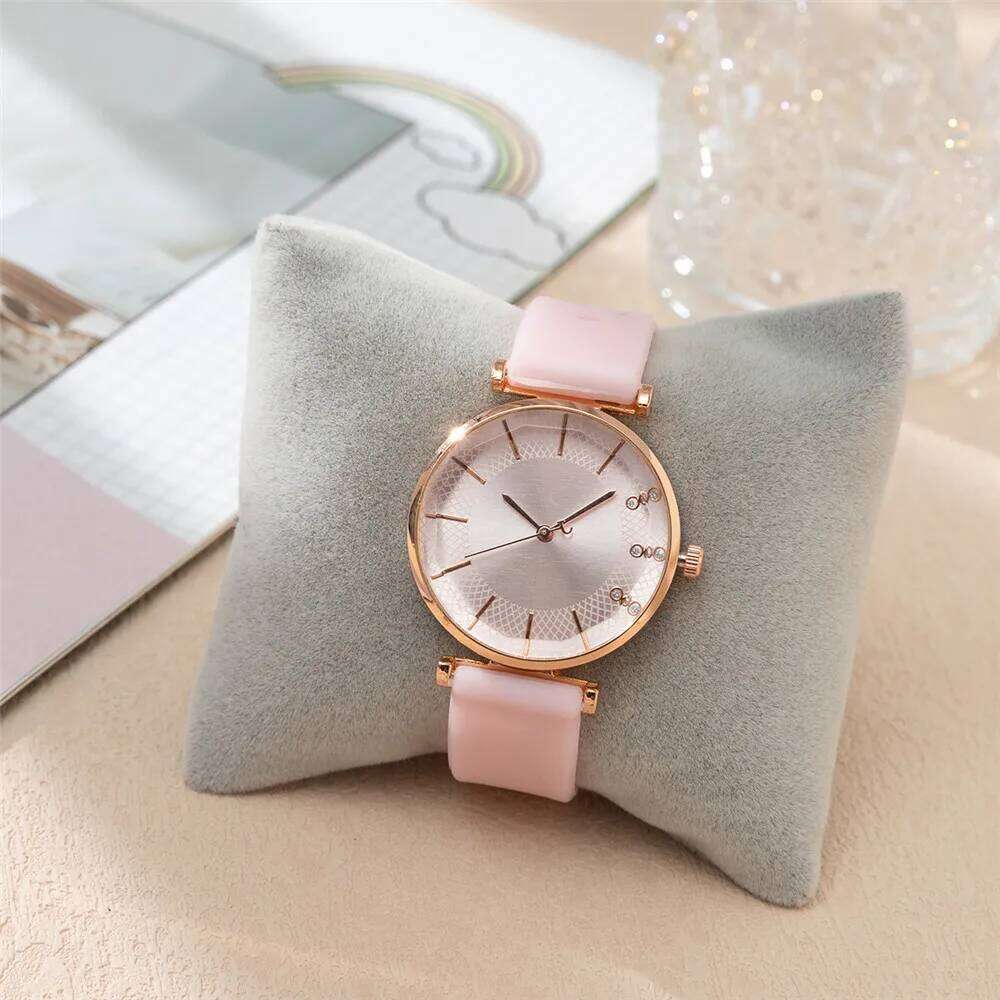 Fashion Simple With Diamonds Ladies Quartz es Hot 2025 Sports Brands Women Silicone Strap Dress Clock Gifts Wristes H260228