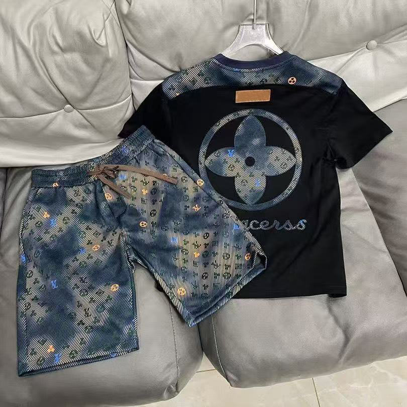 Mens Tracksuits Mens Beach luxury Designer Tracksuits Summer Suits T Shirt Seaside Holiday Shirts Shorts Sets Man Women Luxury