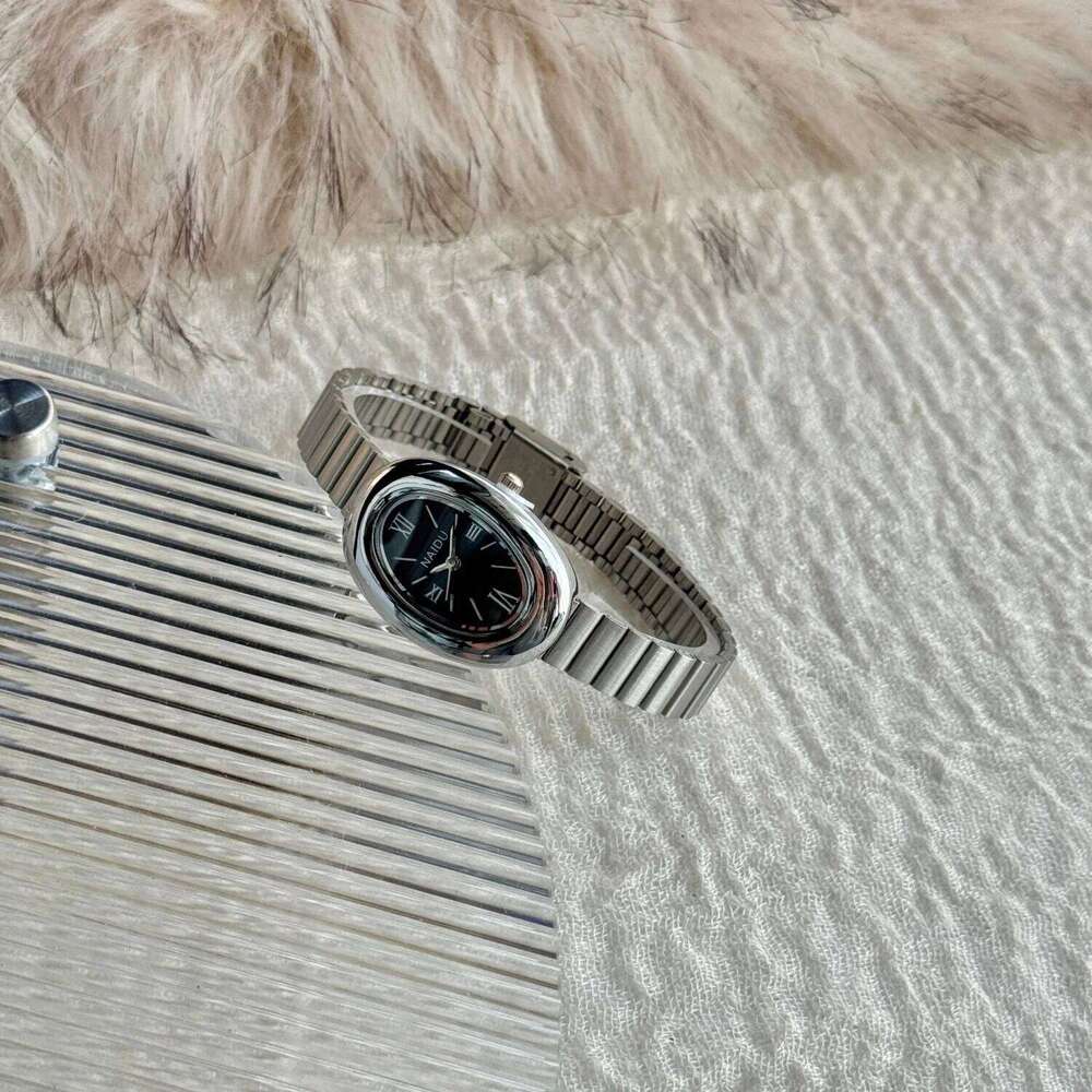 Hot Sale Silver Women Vintage Oval Dial Roman Numerals Steel Strap Quartz es Girl Student Wrist Dropshipping H260228