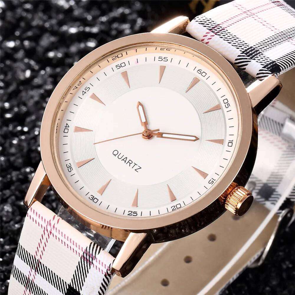 New Fashion Women Simple Vintage Plaid Leather Strap Quartz Wristes Dress Casual Ladies Clcok Relogio Feminino H260228