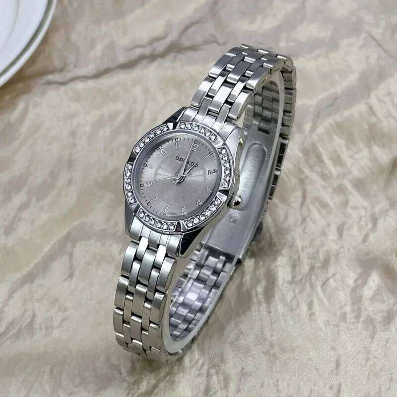 Diamond Studded Daisy Dial for Women Steel Strap Fashion Ladies Quartz Wristes Gift Dropshipping Female Clock H260228