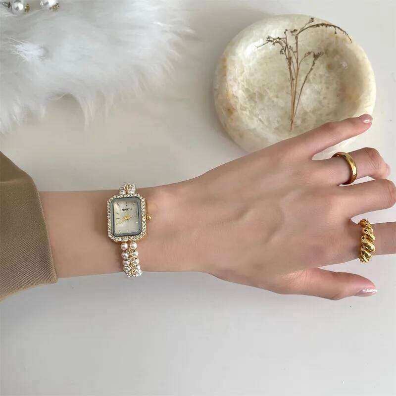Women's Light Luxury Imitation Pearl Quartz H260228