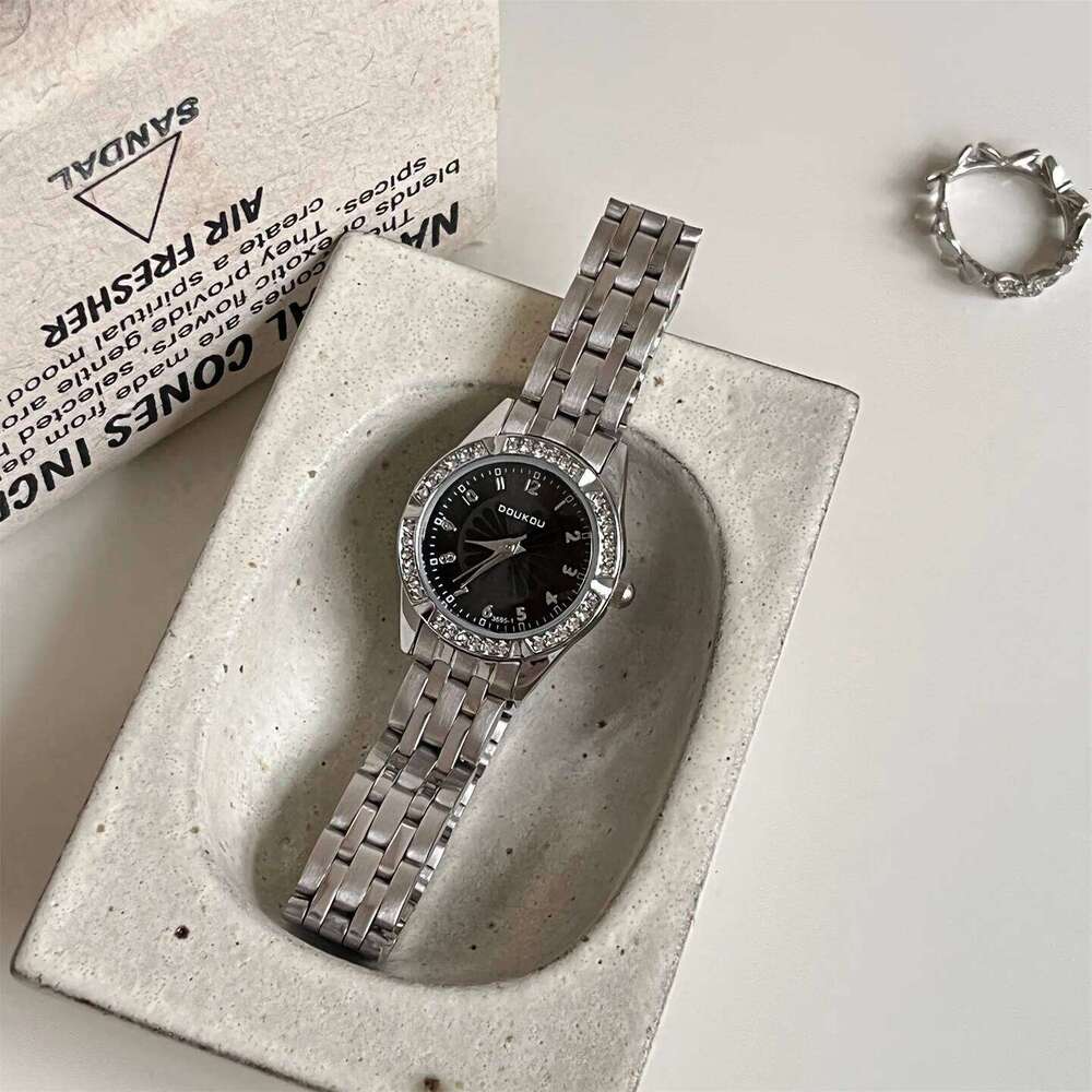 Diamond Studded Daisy Dial for Women Steel Strap Fashion Ladies Quartz Wristes Gift Dropshipping Female Clock H260228
