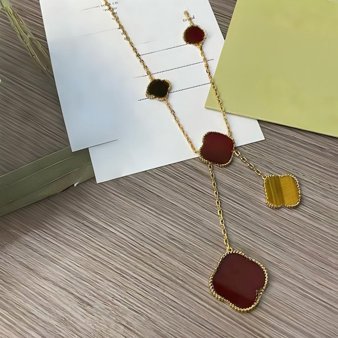 High-Quality Classic Clovers Flower Shell Pendant Necklace for Ladies - Made of Durable 316L Stainless Steel