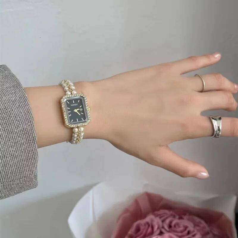 Women Fashion Small Square Dial Ladies Vintage Shell Pearls Chain Quartz Wrist Female Clock Wholesale H260228