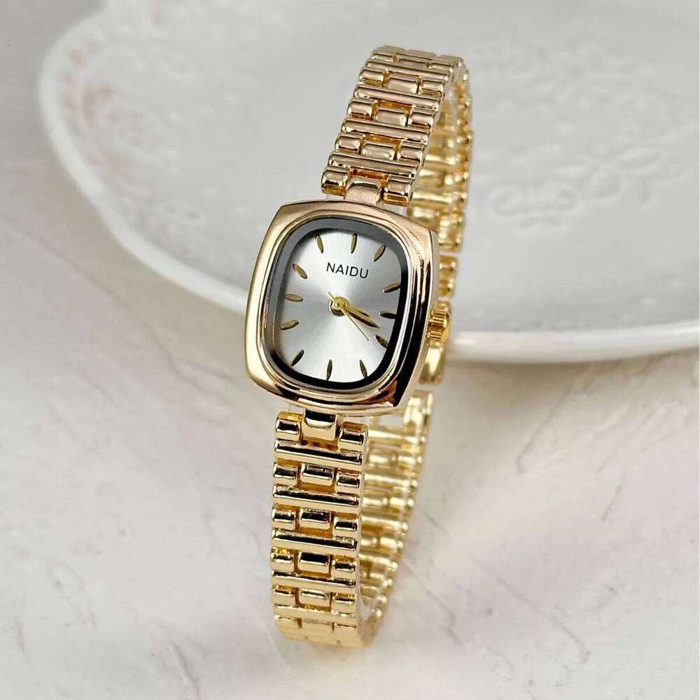 New Women Light Medieval temperament Simple Retro Female Fashion Quartz Wristes H260228