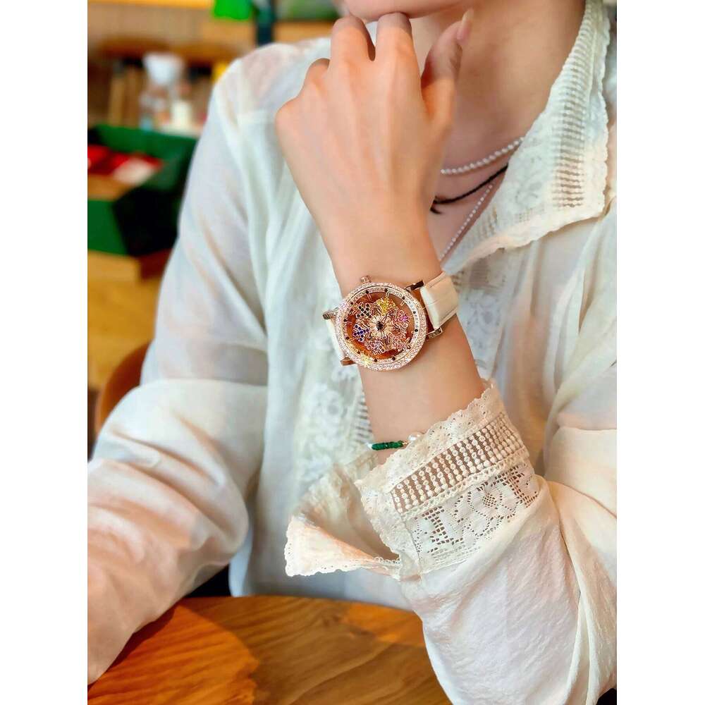 1 Upgraded Version of the Bright Eye-Catching Fashionable Luxury Inlaid Rhinestone Quartz Equipped with Charming Rotating Colorful Snowflake Dial, H26