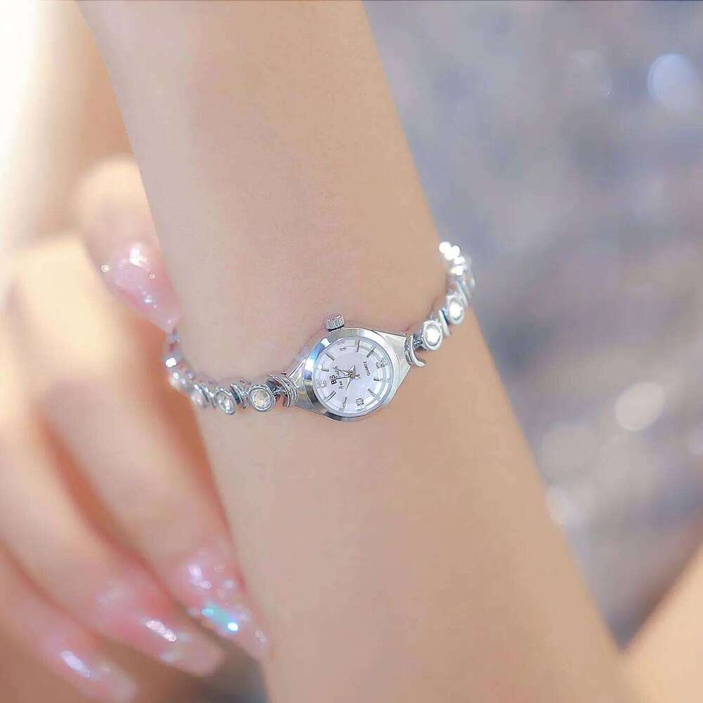 Ladies Light Brand List Star Moon Zircon Yumei es Waterproof Women Fashion Quartz Clock Wristes H260228