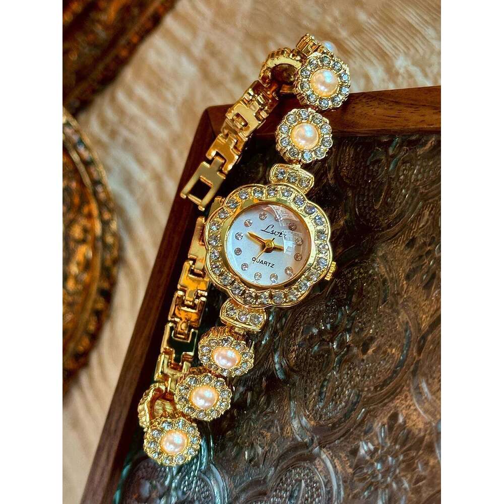 1 Piece of New Exquisite Compact French Fashionable Elegant Women's with Pearl Strap Dazzling Rhinestones, 30m Waterproof Round Quartz , Suitable