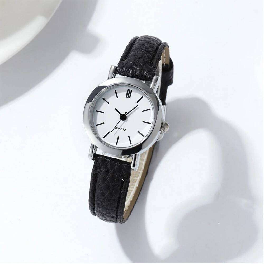 Fashion Small Dial Women es Casual Leather Band Quartz H260228