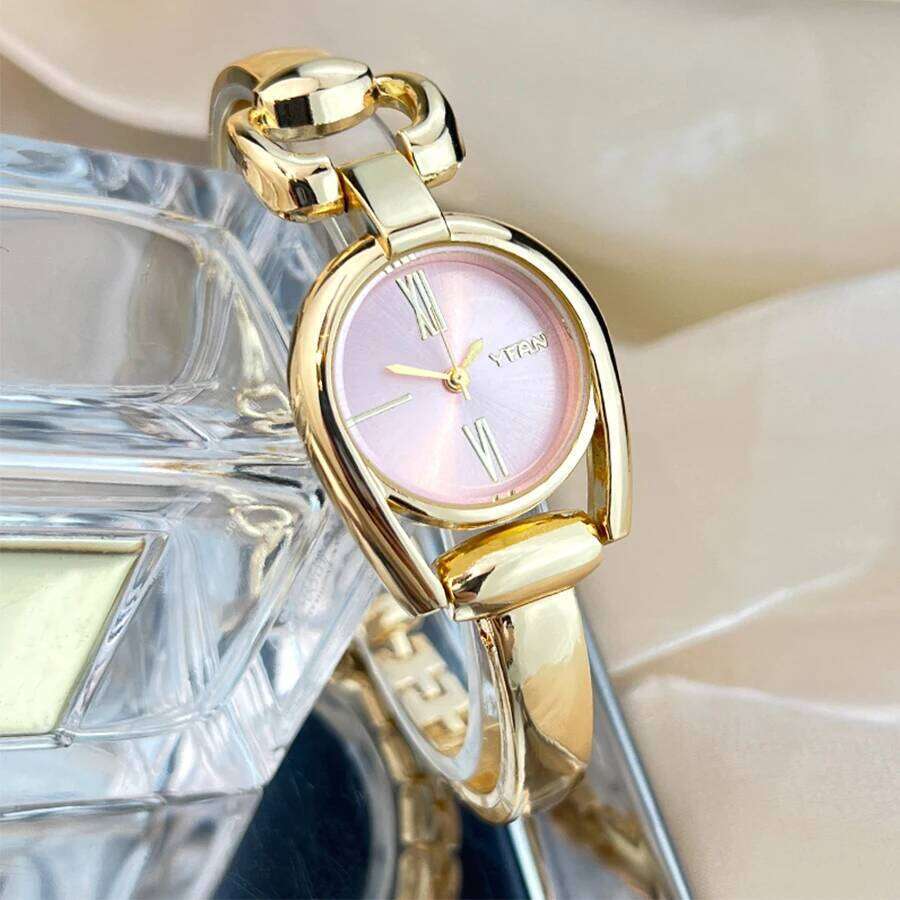 Fashionable Retro Button Wristband Quartz for Women Casual High-End Feel New Model Women's H260228