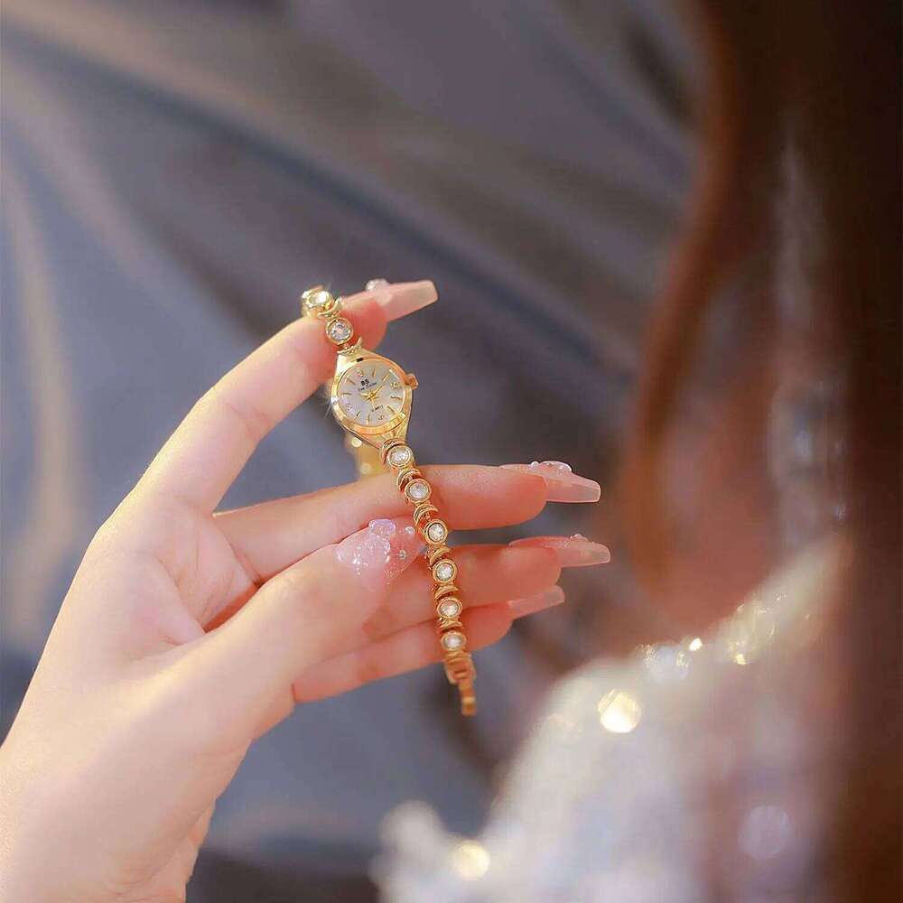 Ladies Light Brand List Star Moon Zircon Yumei es Waterproof Women Fashion Quartz Clock Wristes H260228