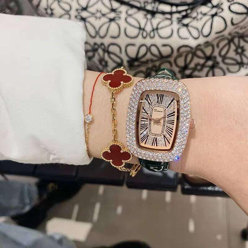 1pc-Fashion Leather Strap Women's Quartz Christmas Valentine's Day Gift H260228