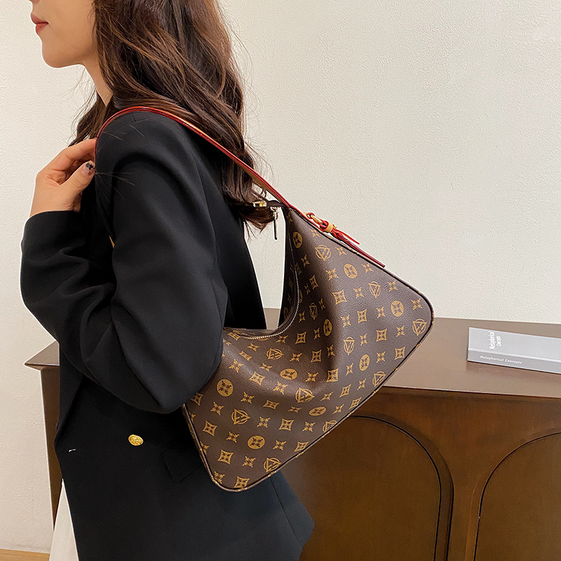 hot Free Shipping Elegant Ladies' Shoulder Bag with Practical Design - Ideal for Daily Wear