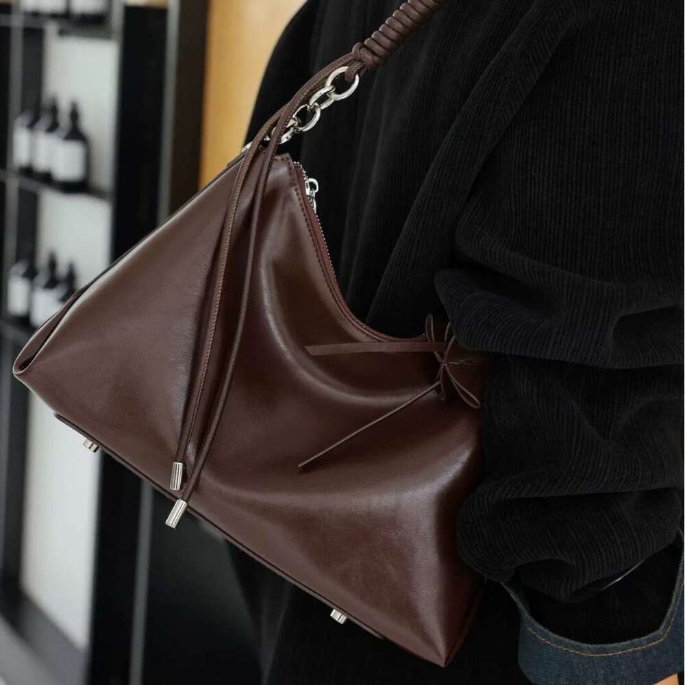 Luxury Shoulder Bags Totes Hobo New Top Layer Vegetable Tanned Hobo Vintage Commuter Dumpling Bag Large Capacity Fashionable Casual Genuine Leather Un
