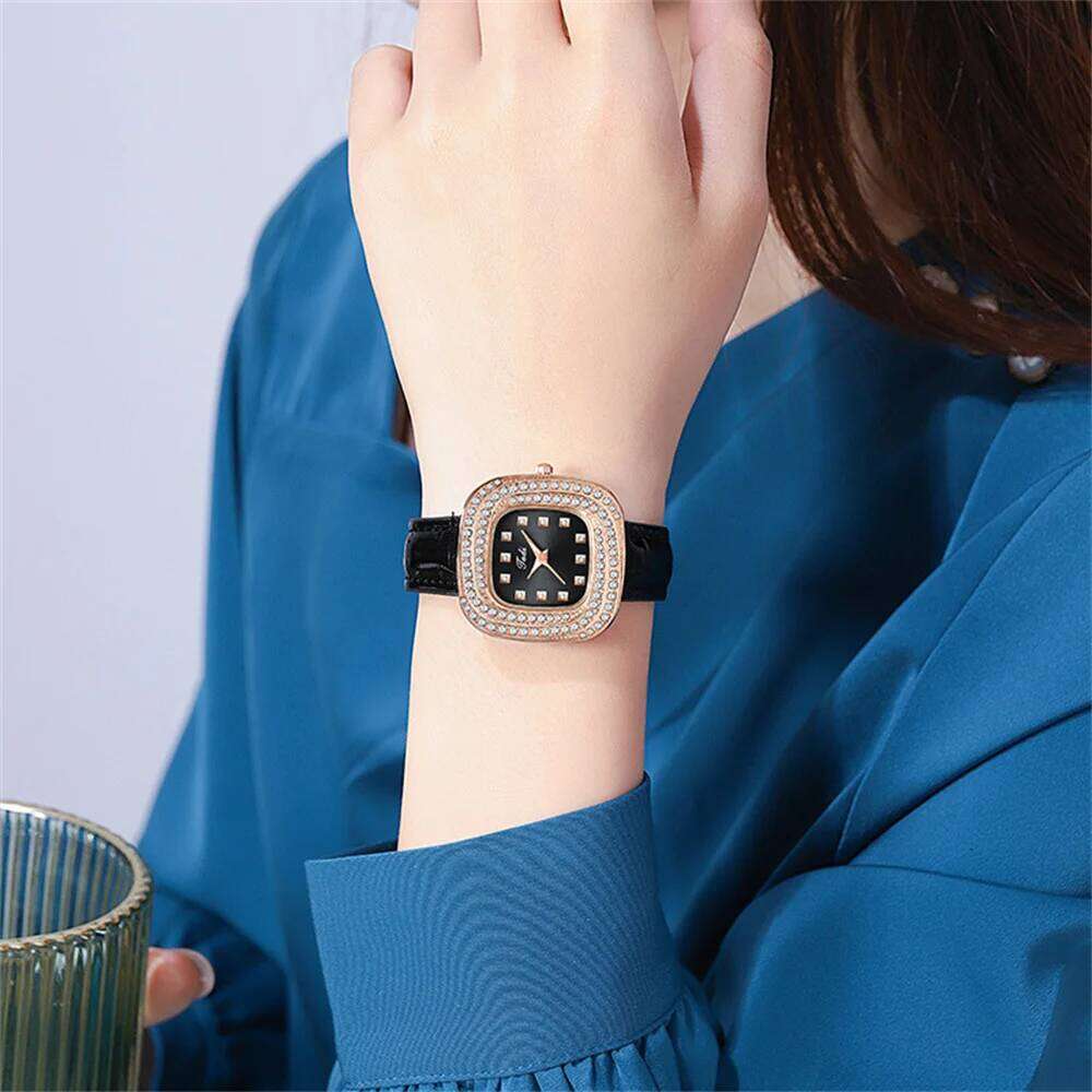 Women's Luxury 2025 Starry Night Diamonds Quartz Fashion Green Leather Simple Clock Gift Wrist H260228