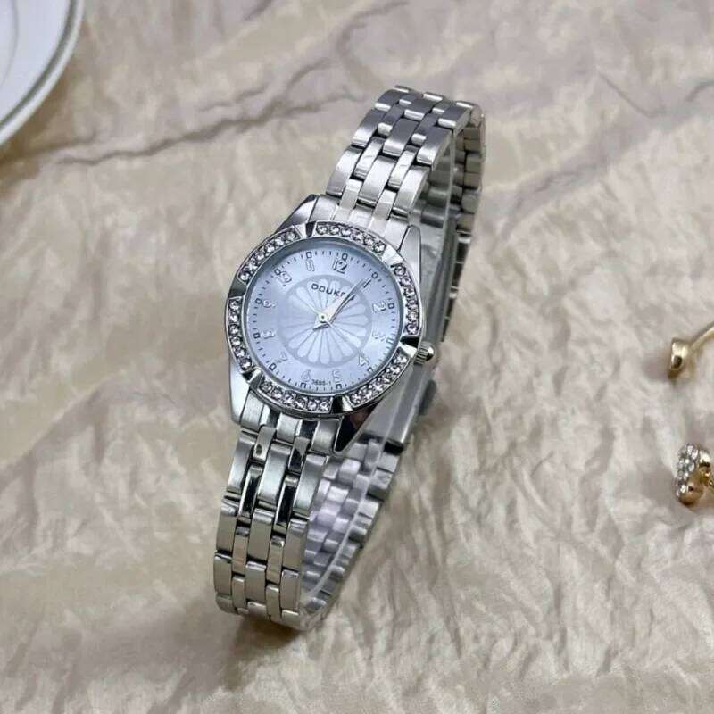 Diamond Studded Daisy Dial for Women Steel Strap Fashion Ladies Quartz Wristes Gift Dropshipping Female Clock H260228