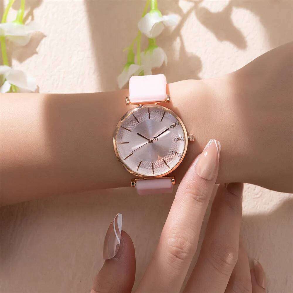 Fashion Simple With Diamonds Ladies Quartz es Hot 2025 Sports Brands Women Silicone Strap Dress Clock Gifts Wristes H260228