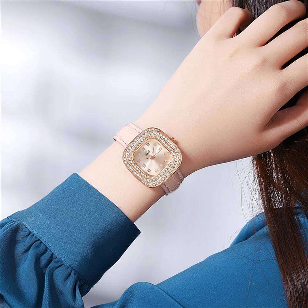 Women's Luxury 2025 Starry Night Diamonds Quartz Fashion Green Leather Simple Clock Gift Wrist H260228
