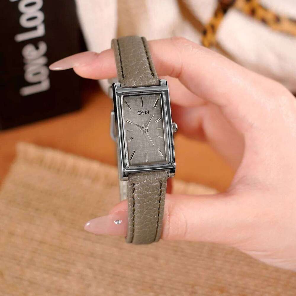 UTHAI 13096 CQ494 Fashionable minimalist women's with retro and high-end feel, round belt, student quartz H260228