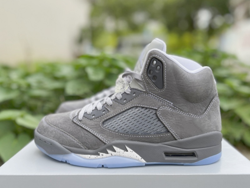 Wolf Grey 5S Black Metallic NY Sail Men Basketball Shoes Reflective Black Muslin Fire Red 5 Anniversary Green Designer Sneakers Men Size With Box