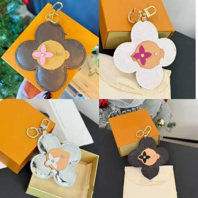 14styles Designer Sunflower Doll Bag Charm Luxury Christmas Plush Keychain Keying Bag Charms With Colorour L Letter Pendant Fashion Cartoon Womens Key Chain