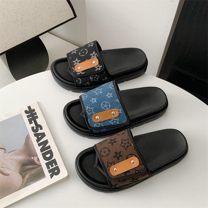 Free shipping 2026 New Velcro Anti slip Summer Flat Designer Slippers Fashion Classic Printed Outdoor Home Beach Shoes For Woman