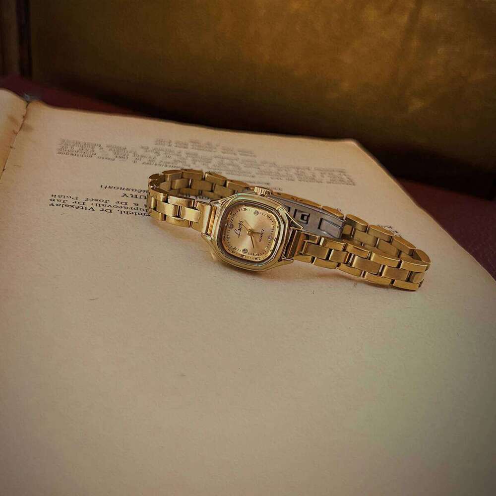1pc French Retro Mini Dial Women's In Gold, Elegant & Exquisite, Water Resistant Quartz For Daily Wear, ladies H260228