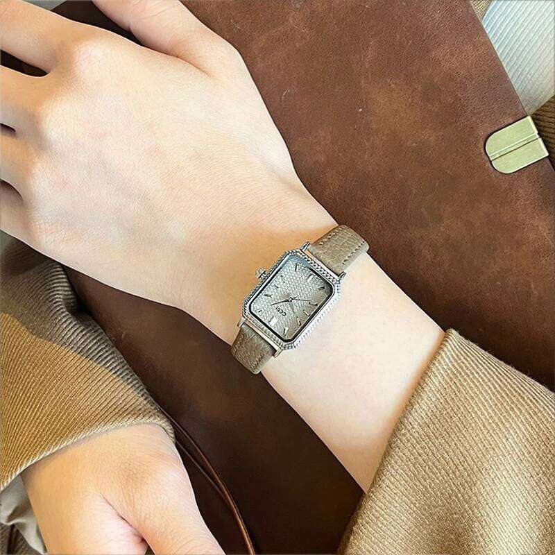 2026 GEDI Brand Women Square Dial Retro Diamond Inlaid Light Luxury Leather Waterproof Female Fashion Quartz Clock es H260228