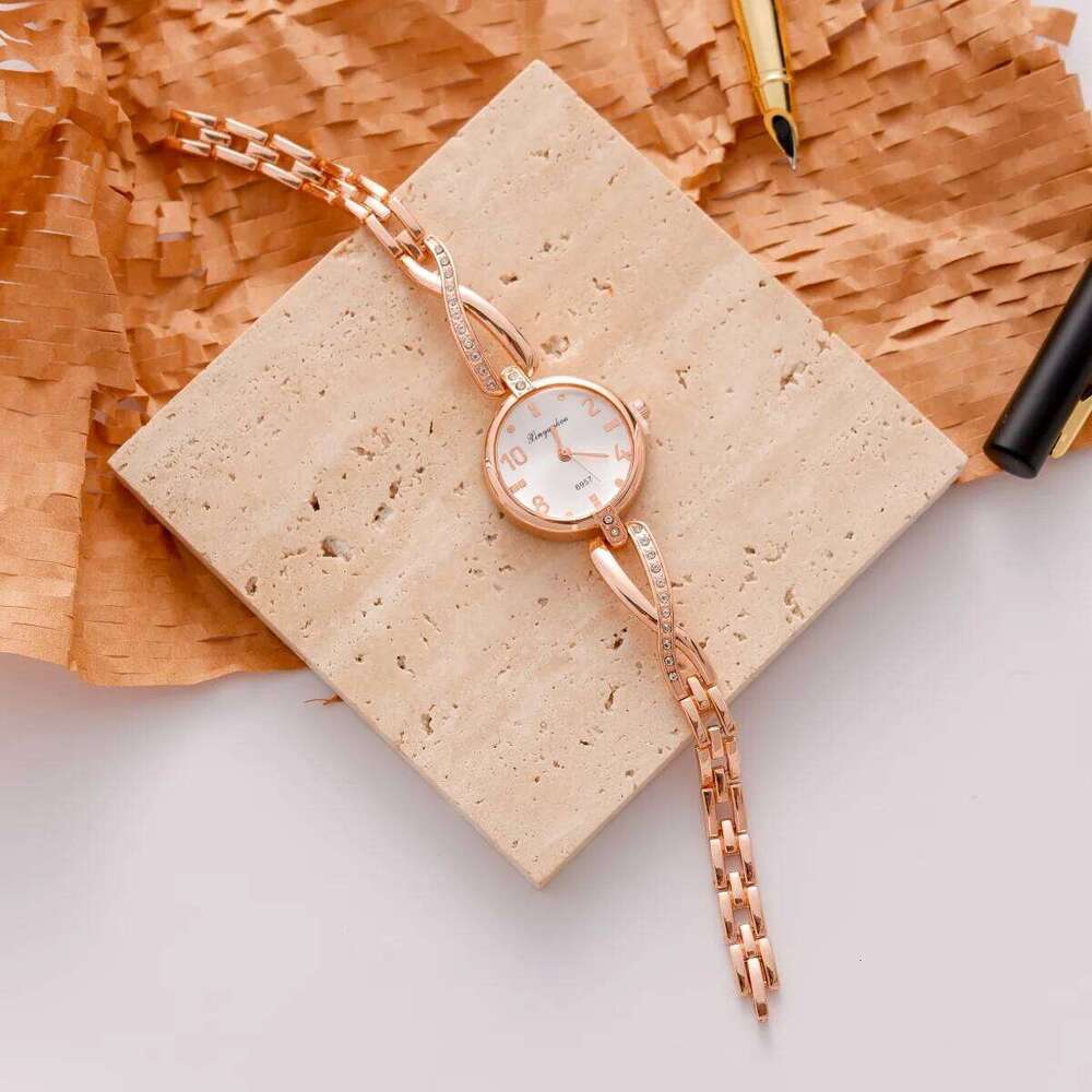 Chic Ladies' es Roman Numeral Dial Rhinestone Inlaid Elegant Design Women Quartz Fashion Accessory H260228