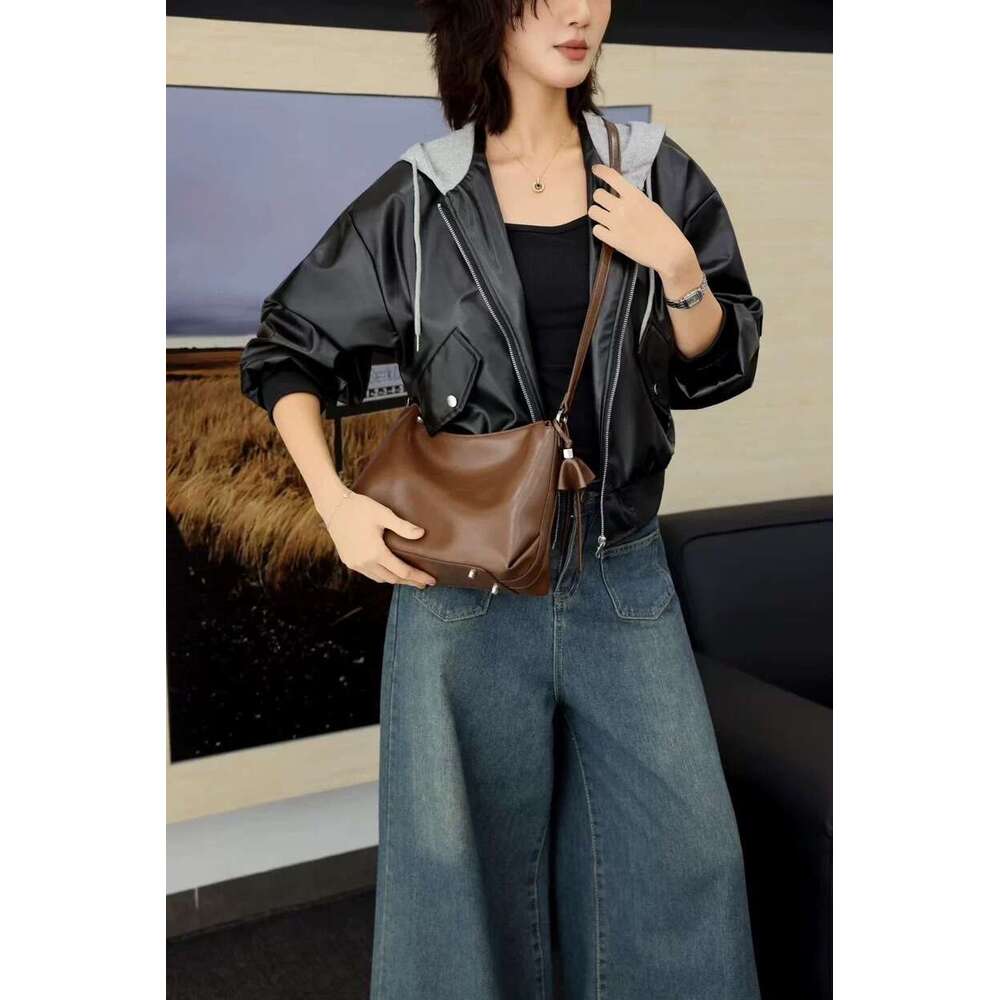 Luxury Shoulder Bags Totes Hobo New Top Layer Vegetable Tanned Hobo Vintage Commuter Dumpling Bag Large Capacity Fashionable Casual Genuine Leather Un