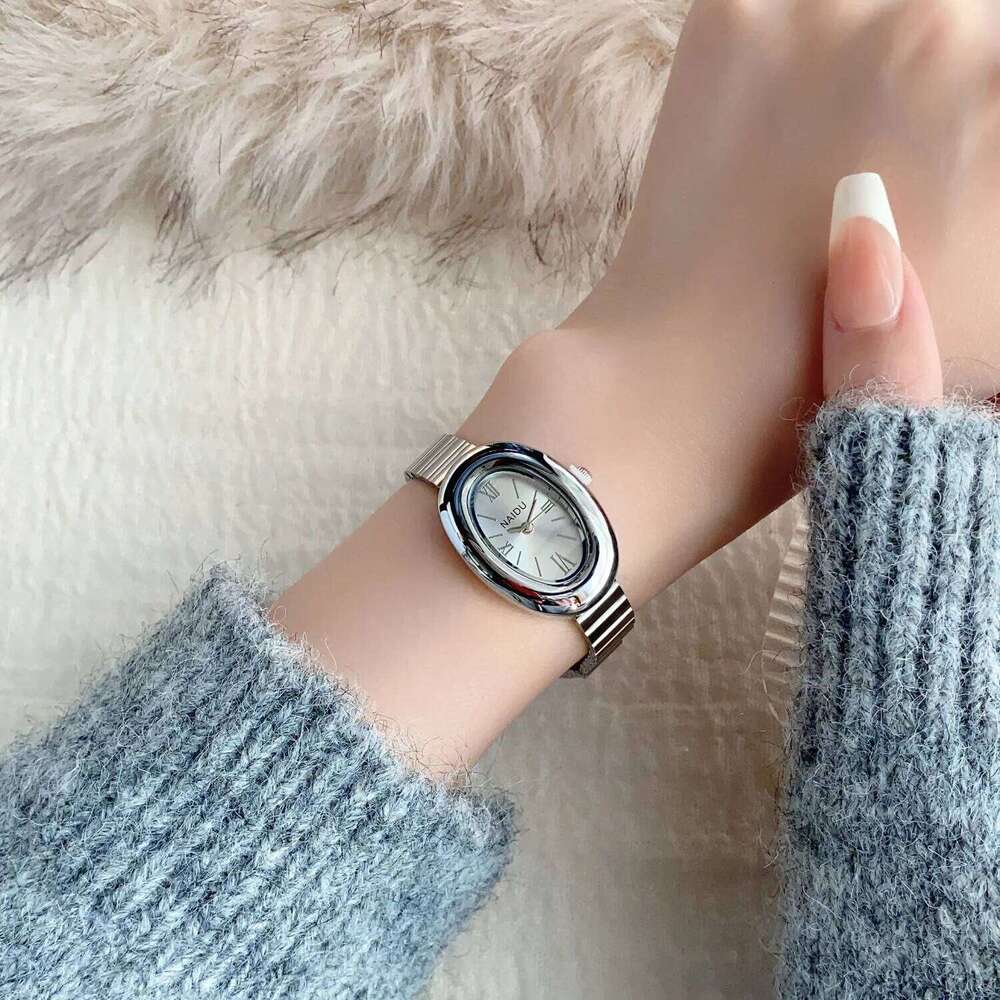 Hot Sale Silver Women Vintage Oval Dial Roman Numerals Steel Strap Quartz es Girl Student Wrist Dropshipping H260228